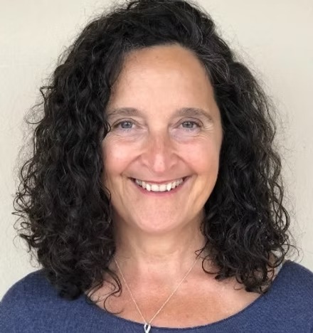 Lola Gonzalez Capilla Sonriendo de frente